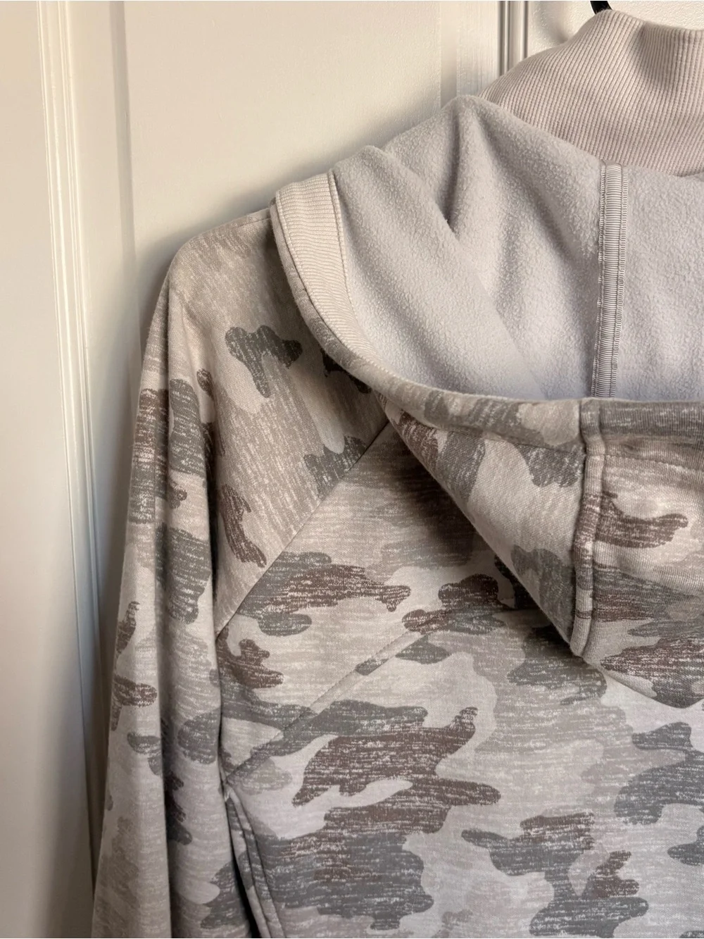 Athleta Triumph Printed Camo Hoodie Sweatshirt Jacket Activewear